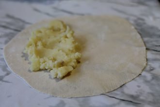 Чебуреки з картоплею: покроковий кулінарний рецепт