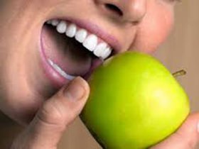 Зміцнюємо зуби різними вітамінами