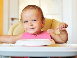 Як вибрати стільчик для годування дитини