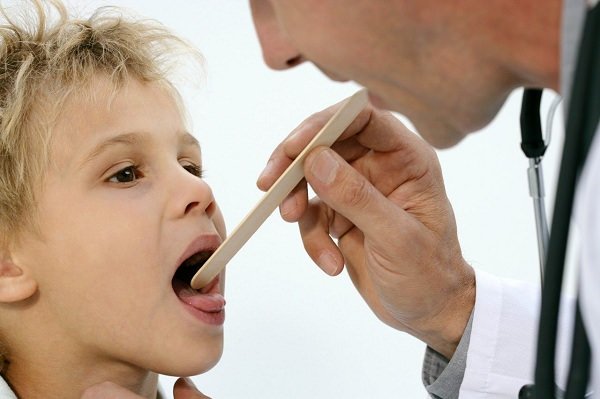 Який вибрати спрей для горла для дітей?