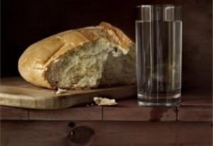 Ситна і корисна дієта на воді та хлібі