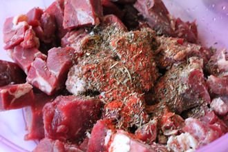 Тушковане мясо з цукіні і квасолею: покроковий кулінарний рецепт