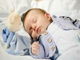 Скільки повинен спати новонароджена дитина вдень