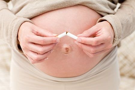 Які небезпеки таять у собі виділення під час вагітності?