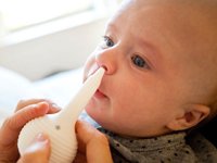Як почистити носик новонародженому: методи та рекомендації