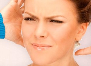 Основні симптоми сірчаних пробок у вухах та їх лікування
