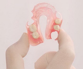 Відгуки на знімні нейлонові зубні протези