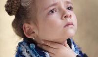 Ознаки і симптоми мононуклеозу у дитини від 10 і молоді до 30 років