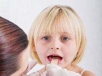 Як лікувати стрептокок в горлі у дитини і дорослого