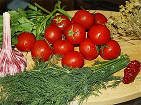 Як солити помідори в банку і бочку, на зиму   правильно засаливаем червоні і зелені томати