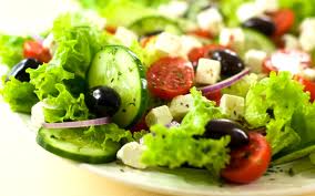 Низькокалорійні салати при дієті: рецепти