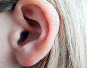 Пірсинг і проколи хряща вуха: якими наслідками це може обернутися
