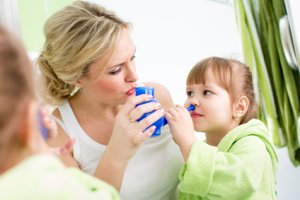 Промивання носа сольовим розчином: прості та ефективні поради
