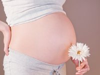 Краплі, спреї, інгаляції: чим лікувати нежить при вагітності