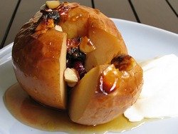 Як приготувати запечені яблука в мікрохвильовій печі (рецепт)