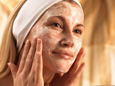 Догляд за шкірою обличчя взимку: поради, рекомендації, народні рецепти