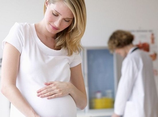 Чому болить горло при вагітності: лікування та профілактика