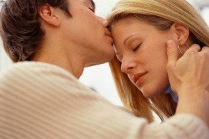 Як навчитися правильно цілуватися в засос