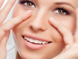 Догляд і харчування шкіри навколо очей