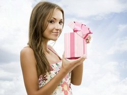 Що подарувати дівчині на день народження?