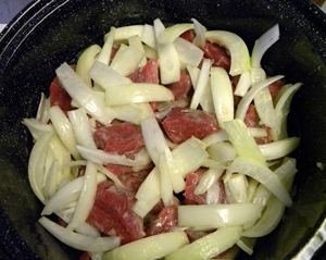 Тушкована яловичина в мультиварці: покроковий кулінарний рецепт