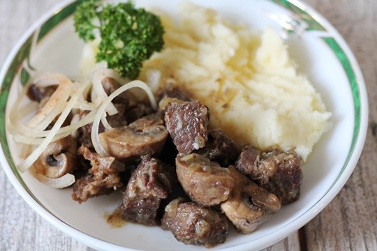 Мясо з грибами в мультиварці: покроковий кулінарний рецепт