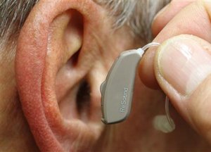 Слухові апарати для літніх людей: як вибрати, де купити