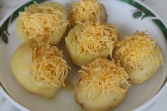 Запечена картопля: покроковий кулінарний рецепт