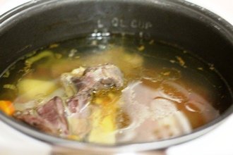Наваристий суп з баранини з томатами: покроковий кулінарний рецепт