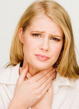 Як зменшити біль у горлі при ковтанні?
