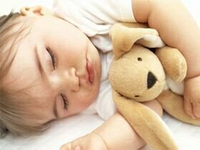Як навчити дитину спати окремо
