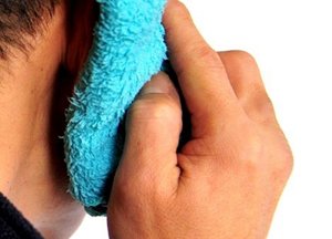 Скільки тримати і як зробити компрес на вухо дитині або дорослому