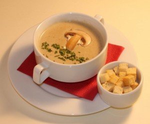 Простий і корисний дієтичний суп з грибами