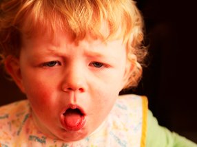 Що робити, коли у дитини свистячий кашель?