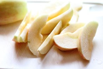 Яловичина з яблуками: покроковий кулінарний рецепт