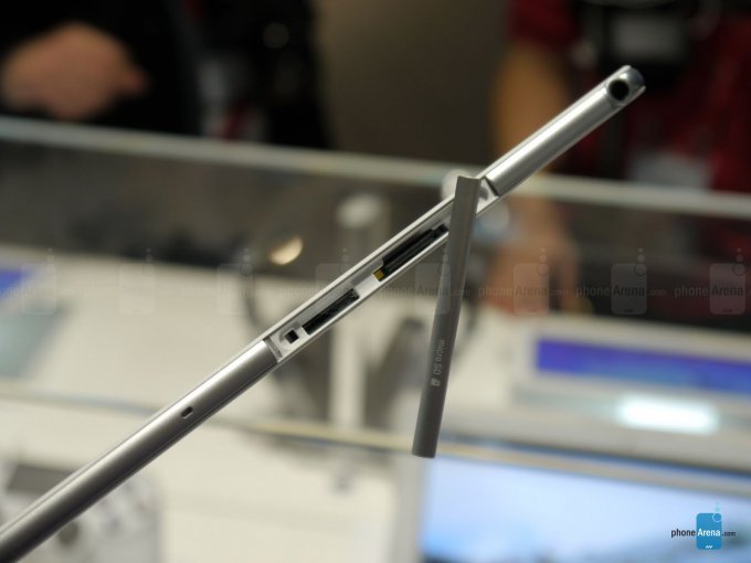 Sony представила найлегший 10 дюймовий планшет Xperia Z4 Tablet (6 фото + відео)