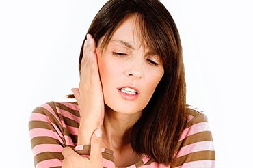 Причини болю в щелепі біля вуха