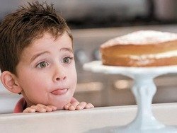 Які солодощі корисні дитині, а які шкідливі?