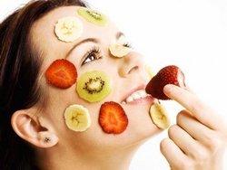 Чим корисні маски з фруктів при догляді за обличчям?