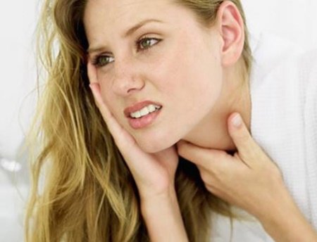Причини і лікування болю в горлі при ковтанні