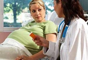 Що робити при риніті у вагітної: симптоми і лікування