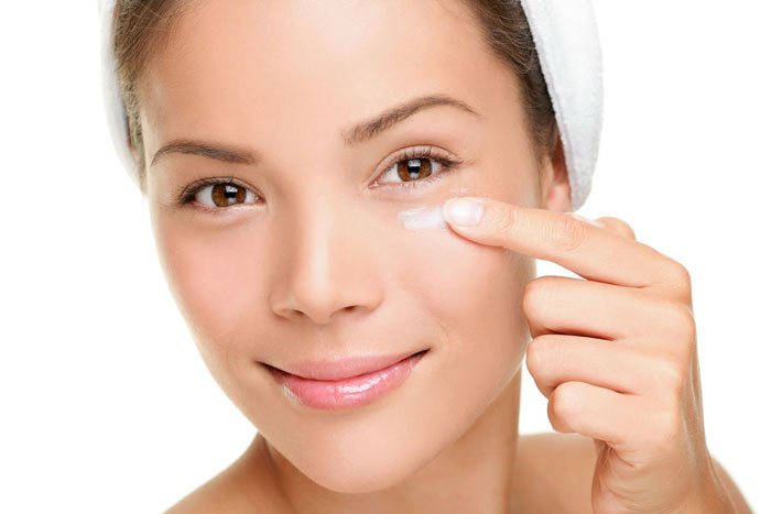 Догляд за шкірою навколо очей: маски, масло, крем