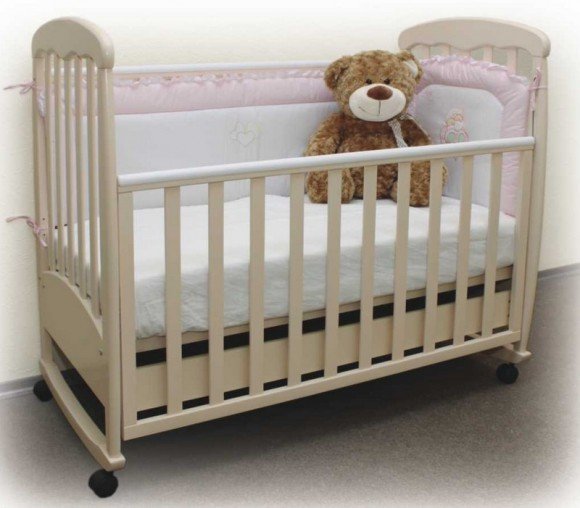 З чого роблять ліжечка для новонароджених