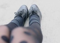 Жіночі черевики дербі: вчимося носити