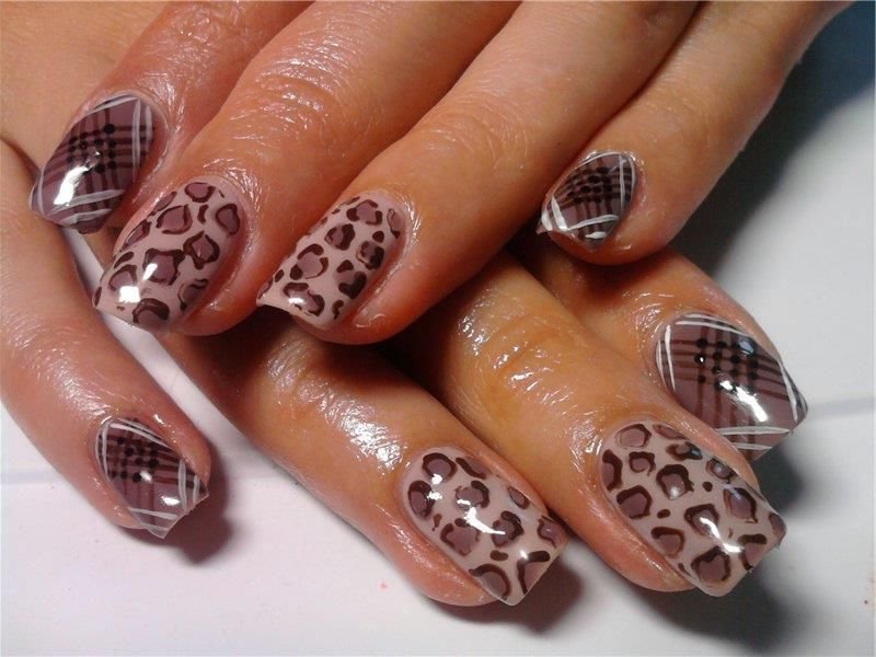 Дизайн нарощених нігтів з блискітками
