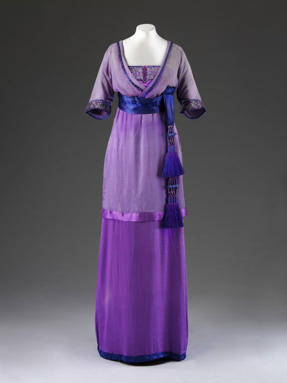 Історія моди: сукні кольору вересу