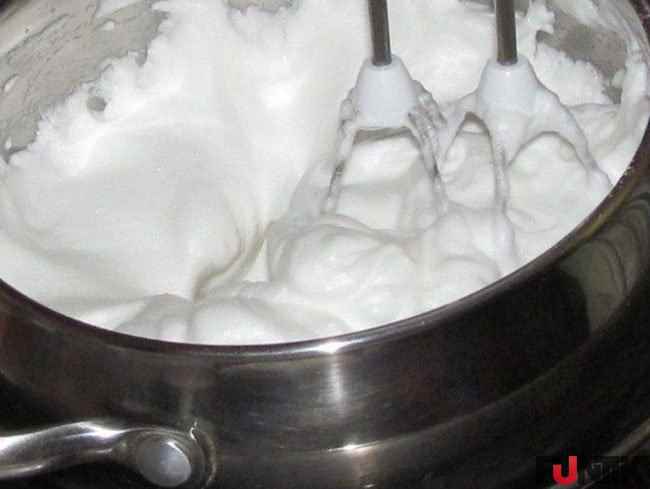 Як приготувати крем для капкейків: рецепт масляного, шоколадного і білкового крему