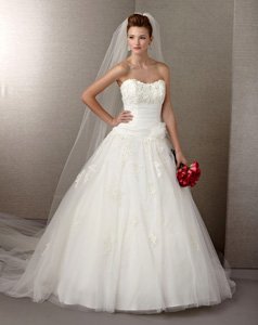 Модні весільні сукні 2013 року — яке вибрати?