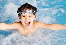 Як навчити дитину плавати