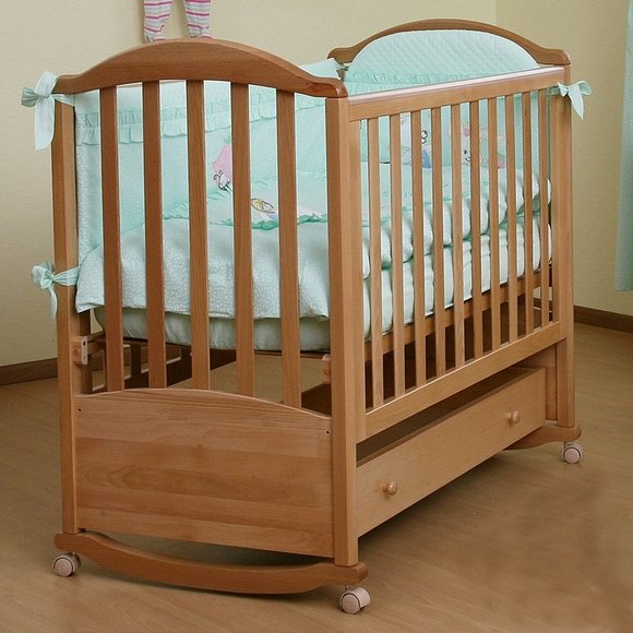 З чого роблять ліжечка для новонароджених
